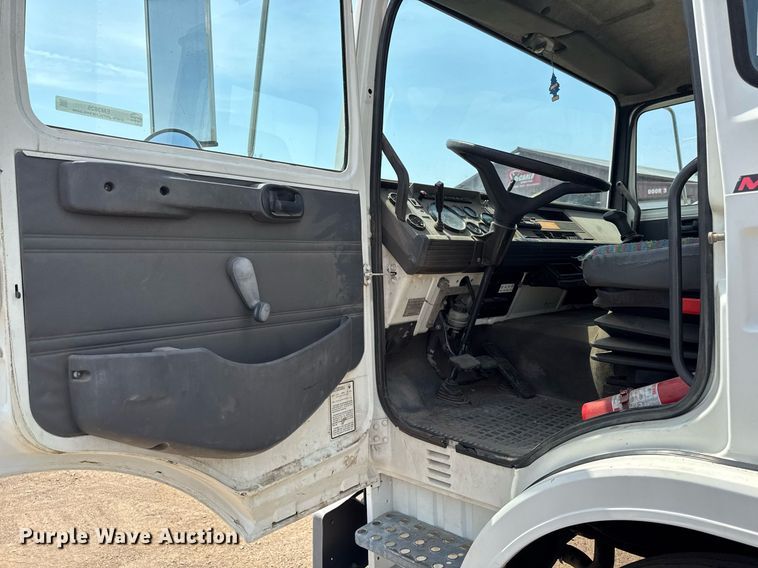 image for item EM3825 1998 Mack MS200 box truck