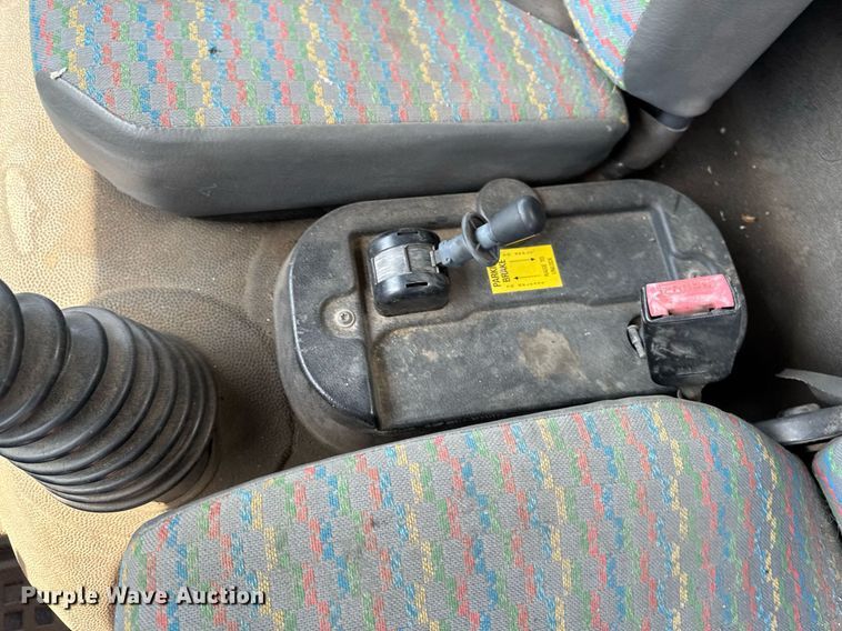 image for item EM3825 1998 Mack MS200 box truck