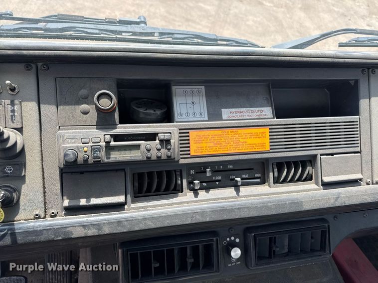 image for item EM3825 1998 Mack MS200 box truck