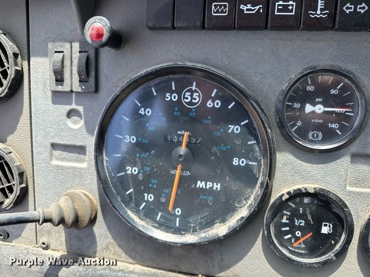 image for item EM3825 1998 Mack MS200 box truck