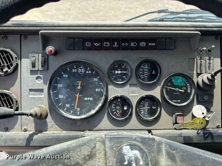 image for item EM3825 1998 Mack MS200 box truck