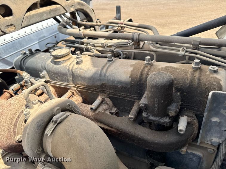 image for item EM3825 1998 Mack MS200 box truck