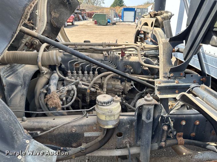 image for item EM3825 1998 Mack MS200 box truck