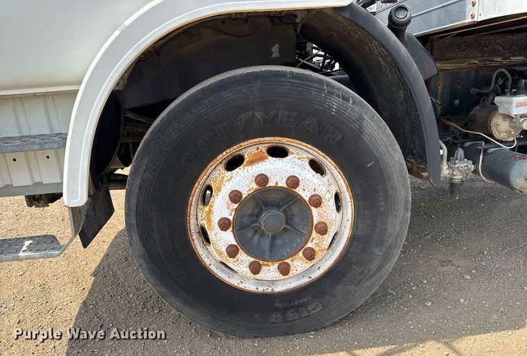 image for item EM3825 1998 Mack MS200 box truck