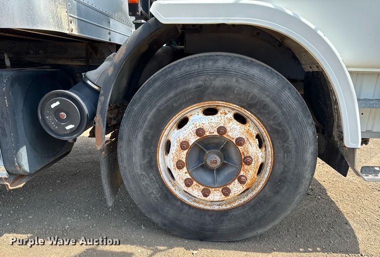 image for item EM3825 1998 Mack MS200 box truck