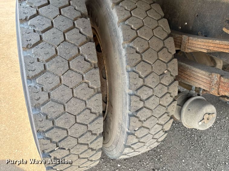 image for item EM3825 1998 Mack MS200 box truck