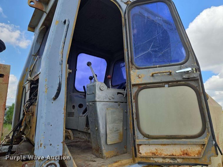 image for item EM7244 1977 Fiat-Allis 31 dozer