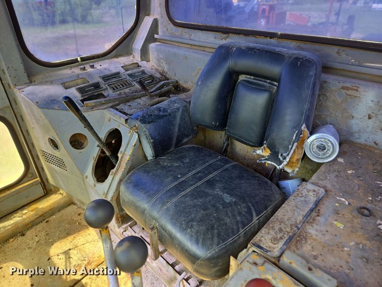 image for item EM7244 1977 Fiat-Allis 31 dozer