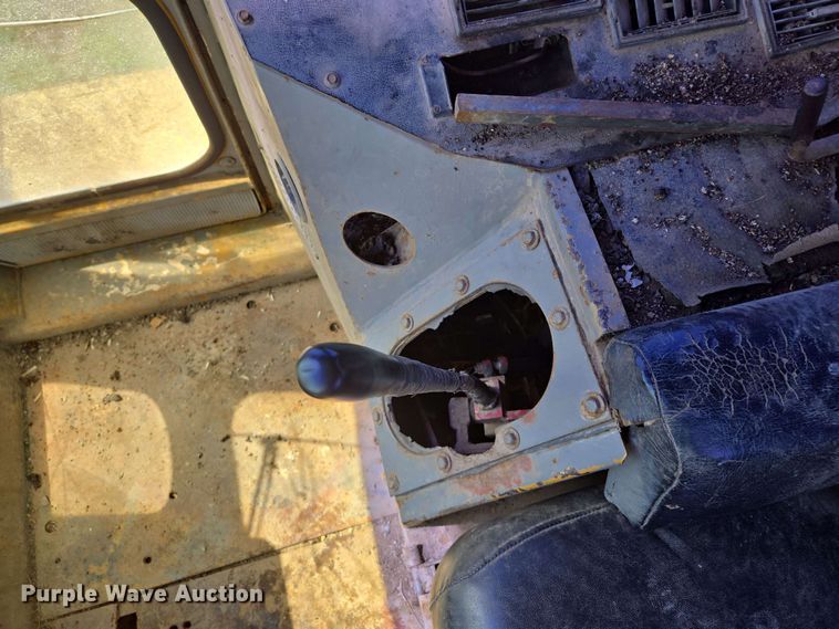 image for item EM7244 1977 Fiat-Allis 31 dozer