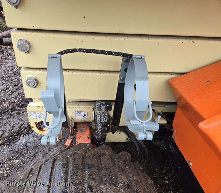 image for item EM7245 2007 JLG  4394RT scissor lift