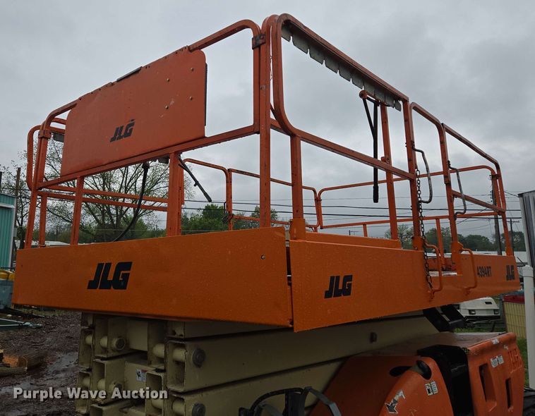 image for item EM7245 2007 JLG  4394RT scissor lift