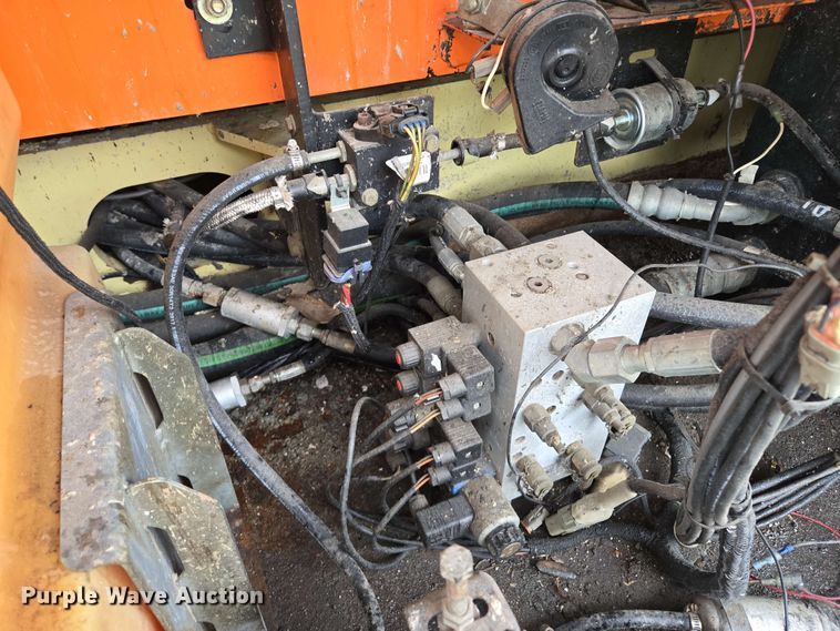 image for item EM7245 2007 JLG  4394RT scissor lift