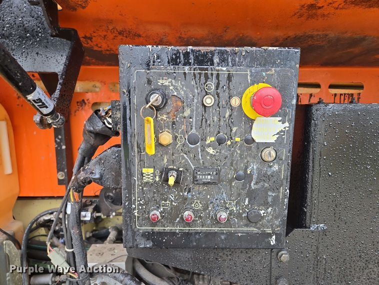 image for item EM7245 2007 JLG  4394RT scissor lift