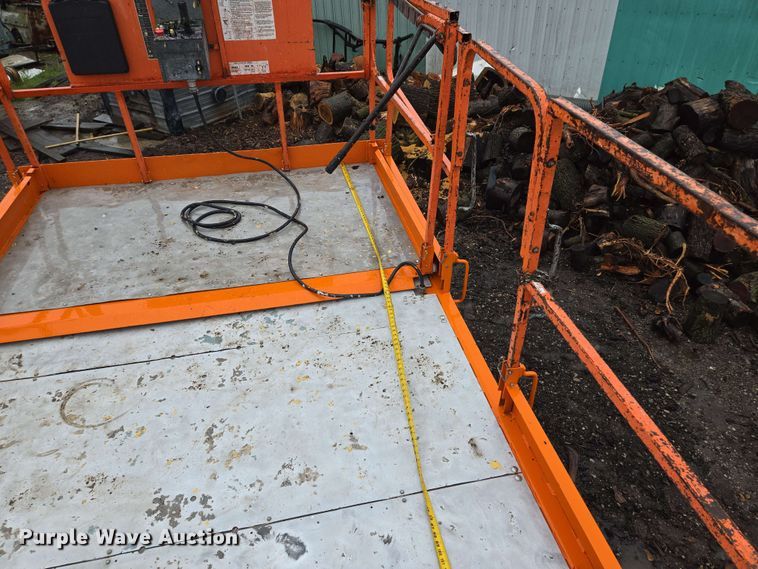 image for item EM7245 2007 JLG  4394RT scissor lift