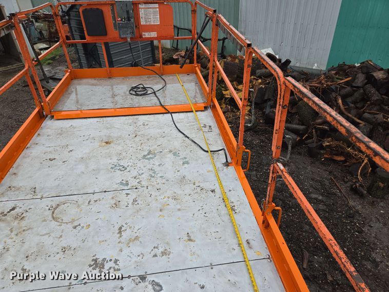 image for item EM7245 2007 JLG  4394RT scissor lift