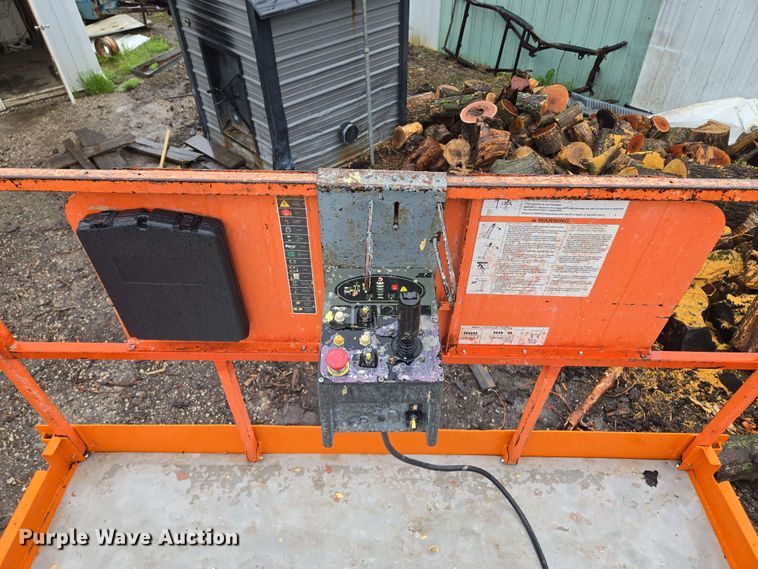 image for item EM7245 2007 JLG  4394RT scissor lift