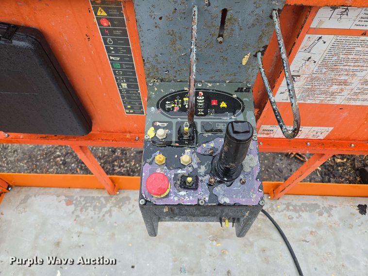 image for item EM7245 2007 JLG  4394RT scissor lift