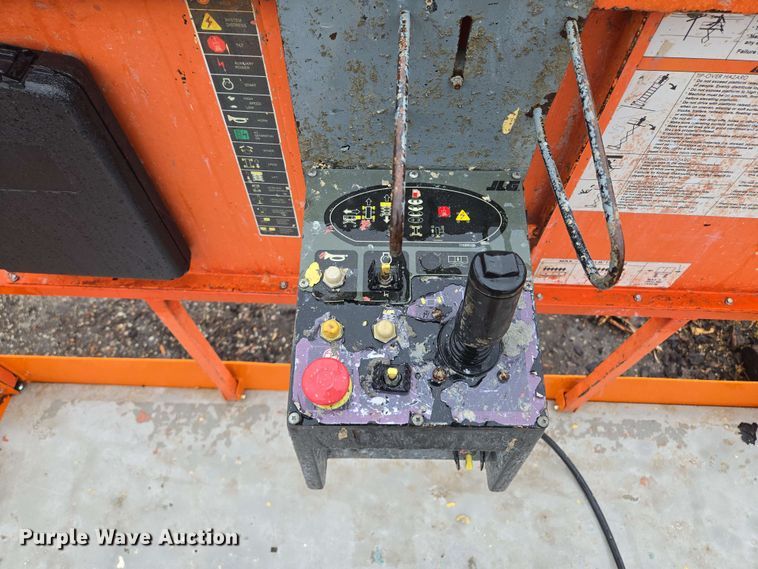 image for item EM7245 2007 JLG  4394RT scissor lift