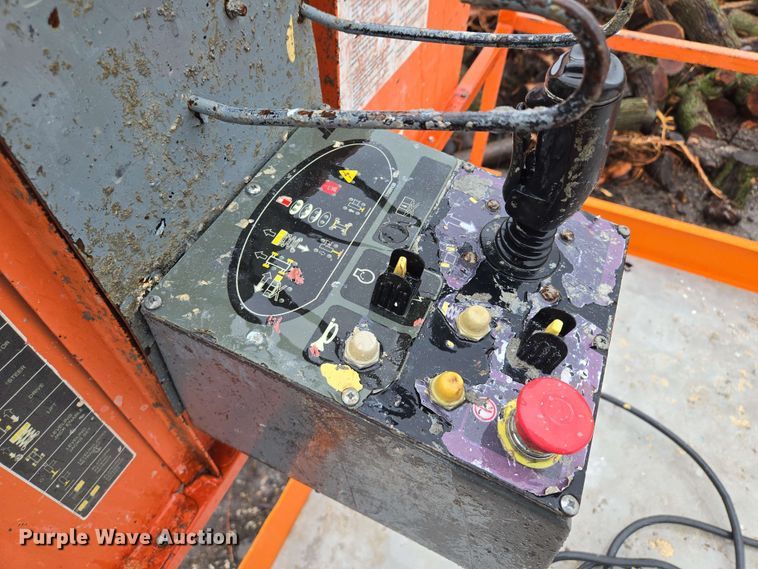 image for item EM7245 2007 JLG  4394RT scissor lift