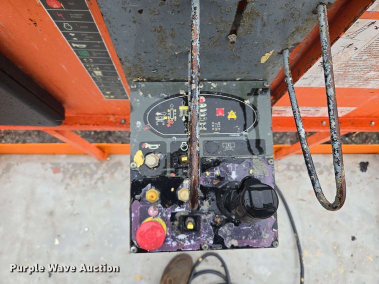 image for item EM7245 2007 JLG  4394RT scissor lift