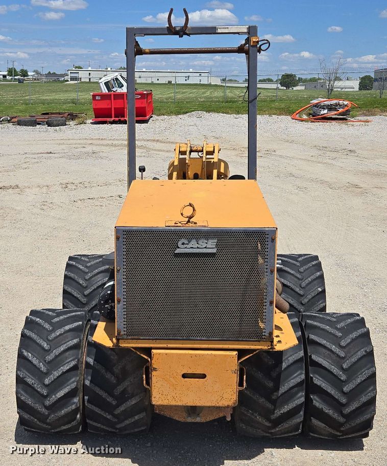 image for item EM7271 2001 Case Maxi Sneaker C vibratory cable plow