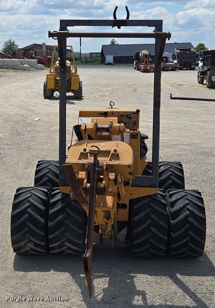 image for item EM7271 2001 Case Maxi Sneaker C vibratory cable plow