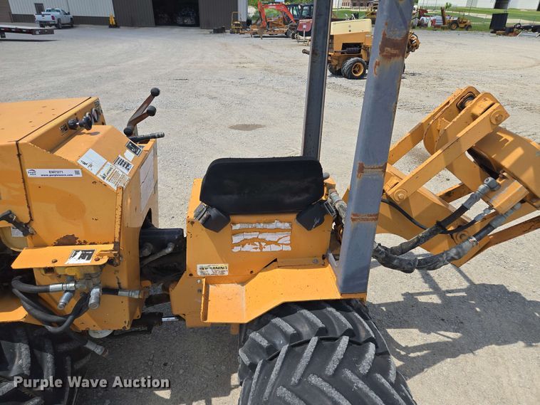 image for item EM7271 2001 Case Maxi Sneaker C vibratory cable plow