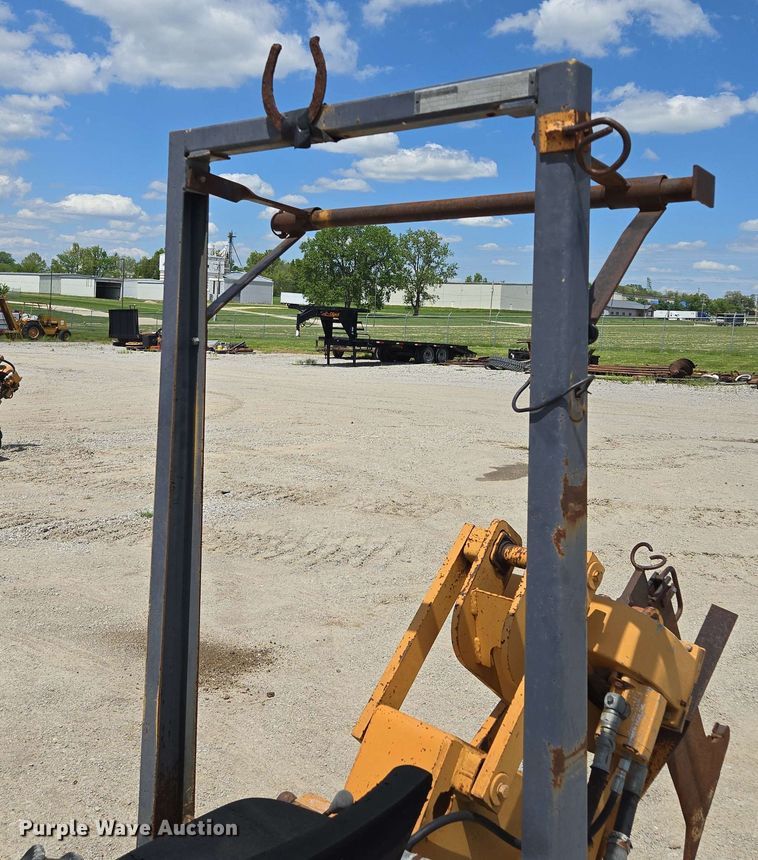 image for item EM7271 2001 Case Maxi Sneaker C vibratory cable plow