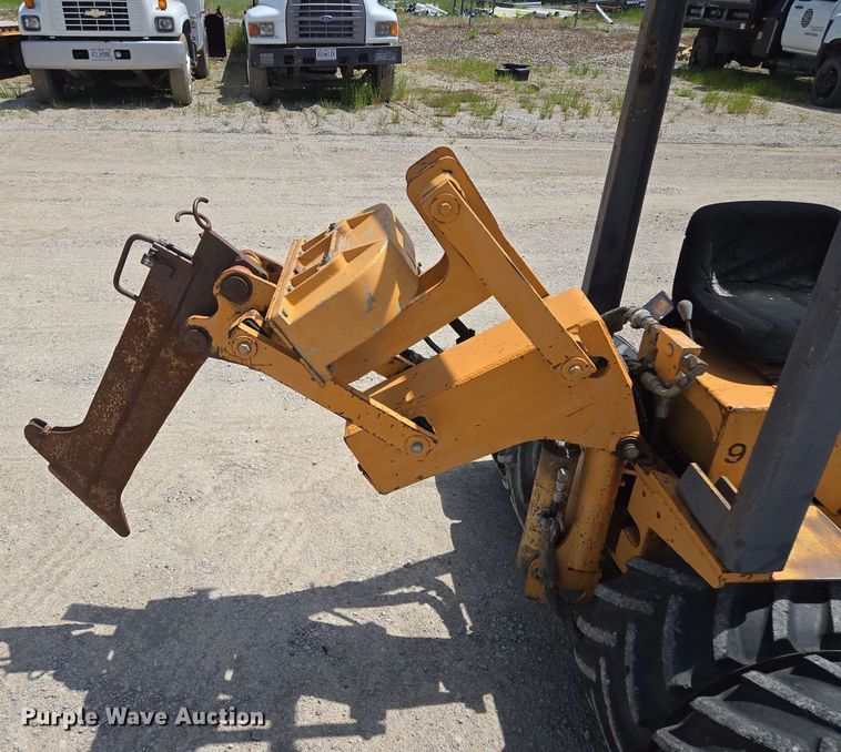 image for item EM7271 2001 Case Maxi Sneaker C vibratory cable plow