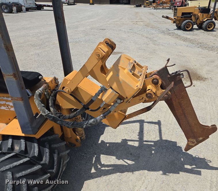 image for item EM7271 2001 Case Maxi Sneaker C vibratory cable plow