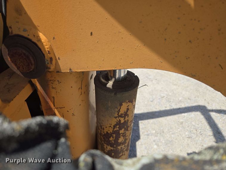 image for item EM7271 2001 Case Maxi Sneaker C vibratory cable plow