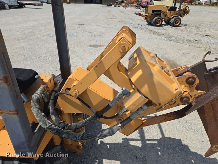 image for item EM7271 2001 Case Maxi Sneaker C vibratory cable plow