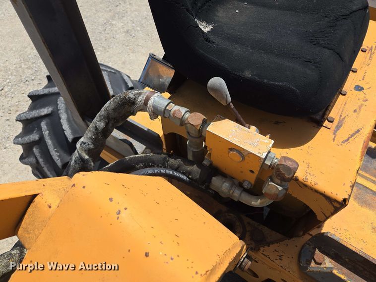 image for item EM7271 2001 Case Maxi Sneaker C vibratory cable plow