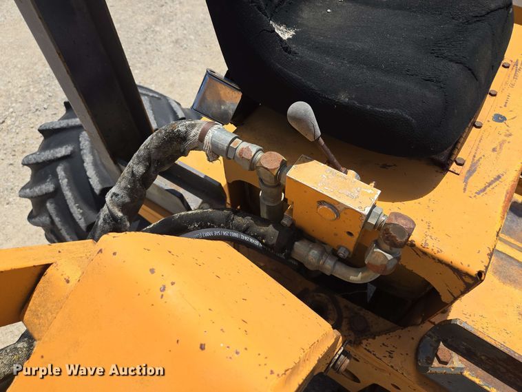 image for item EM7271 2001 Case Maxi Sneaker C vibratory cable plow