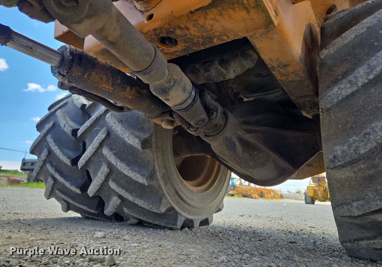 image for item EM7271 2001 Case Maxi Sneaker C vibratory cable plow