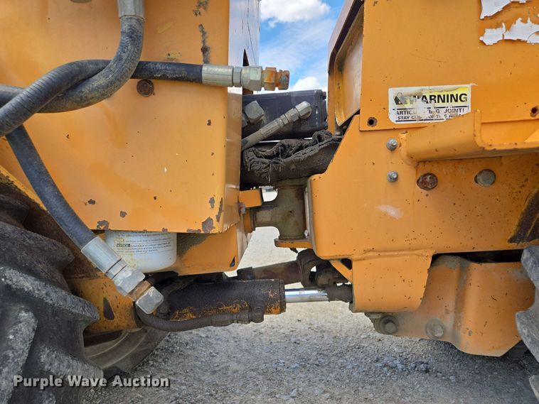 image for item EM7271 2001 Case Maxi Sneaker C vibratory cable plow