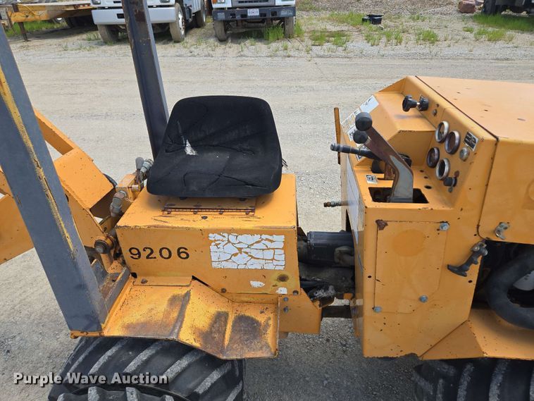 image for item EM7271 2001 Case Maxi Sneaker C vibratory cable plow