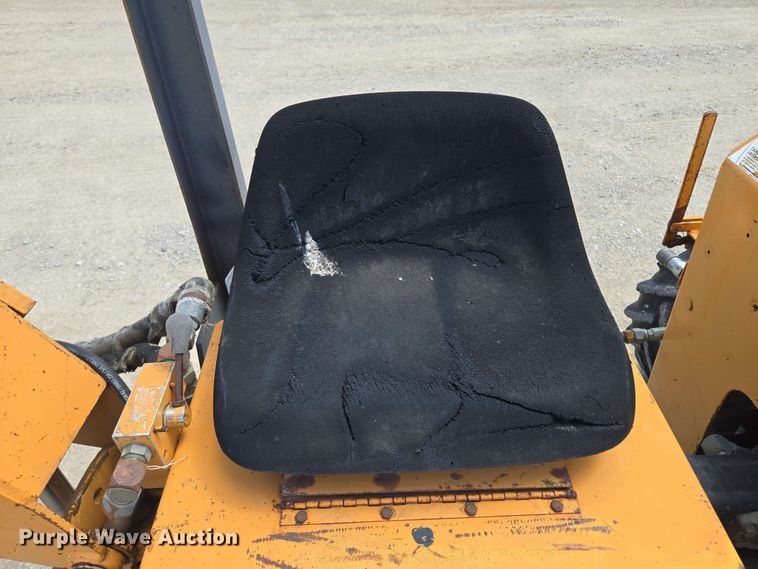 image for item EM7271 2001 Case Maxi Sneaker C vibratory cable plow