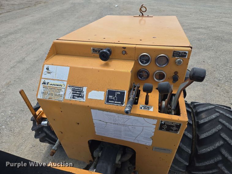 image for item EM7271 2001 Case Maxi Sneaker C vibratory cable plow