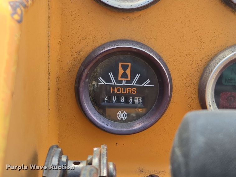 image for item EM7271 2001 Case Maxi Sneaker C vibratory cable plow