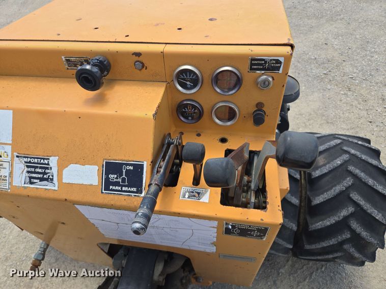 image for item EM7271 2001 Case Maxi Sneaker C vibratory cable plow