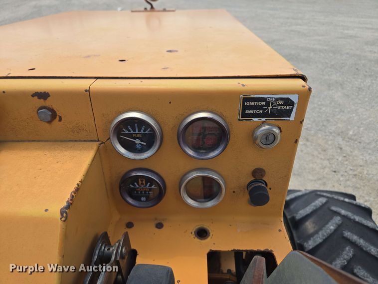 image for item EM7271 2001 Case Maxi Sneaker C vibratory cable plow