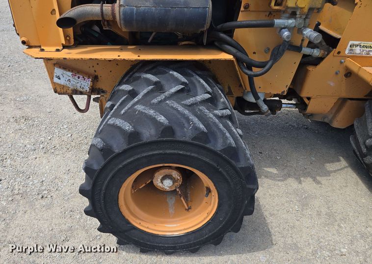 image for item EM7271 2001 Case Maxi Sneaker C vibratory cable plow