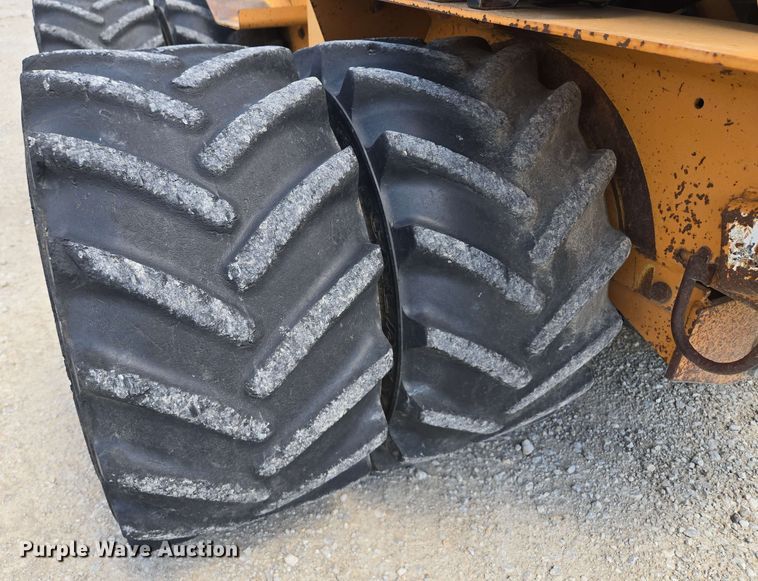 image for item EM7271 2001 Case Maxi Sneaker C vibratory cable plow