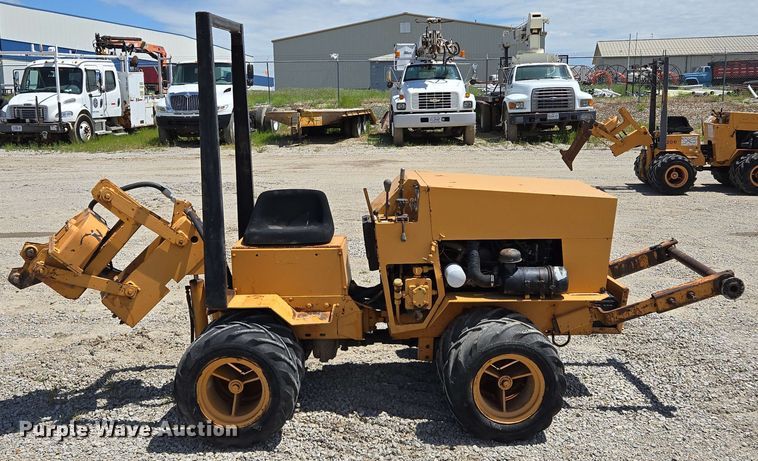 image for item EM7272 1982 Case Maxi Sneaker vibratory cable plow