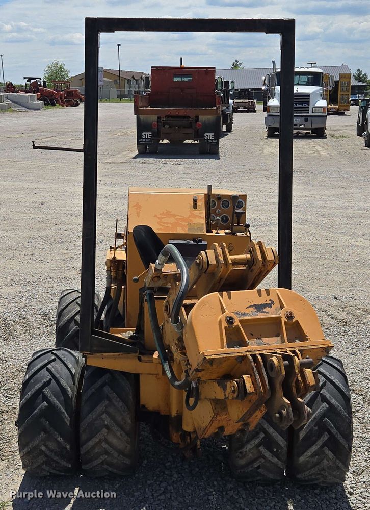 image for item EM7272 1982 Case Maxi Sneaker vibratory cable plow