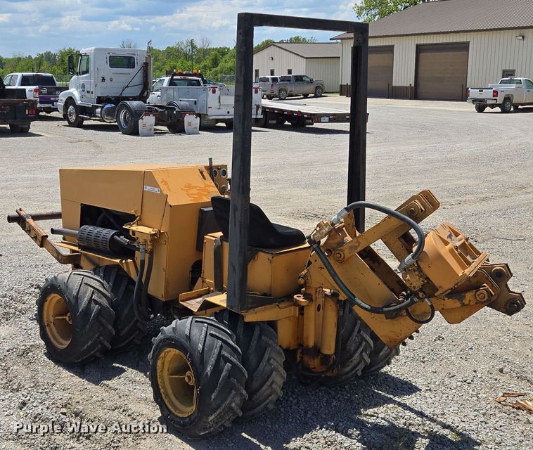 image for item EM7272 1982 Case Maxi Sneaker vibratory cable plow