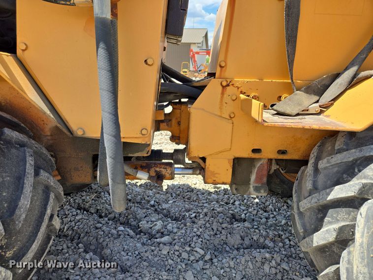 image for item EM7272 1982 Case Maxi Sneaker vibratory cable plow