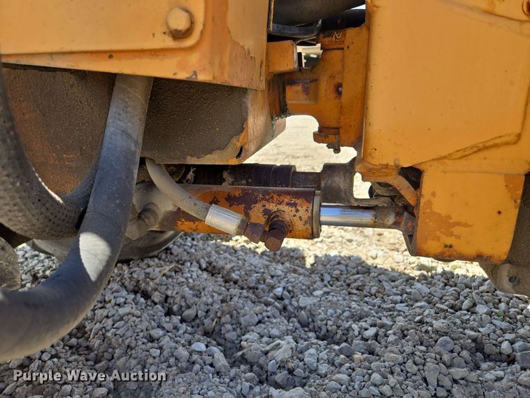 image for item EM7272 1982 Case Maxi Sneaker vibratory cable plow