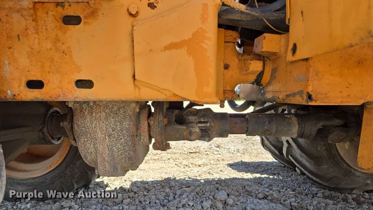 image for item EM7272 1982 Case Maxi Sneaker vibratory cable plow